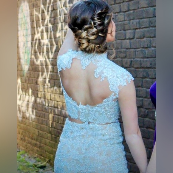 Stunning Mac Duggal Two Piece Formal - Picture 3 of 12